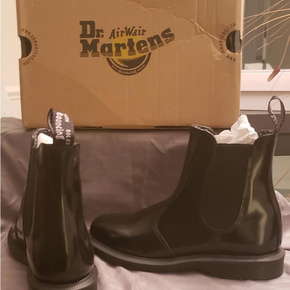 Dr. Martens 2976 Chelsea Boot - Picture 3 of 4
